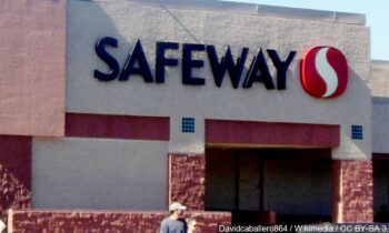 Covington Safeway pharmacy staff push to unionize for better care