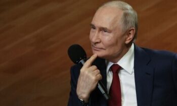 Russia launches new attacks on Ukraine with the countdown to a US peace deadline underway