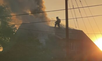 Firefighters tackle 2 fires near downtown Spokane