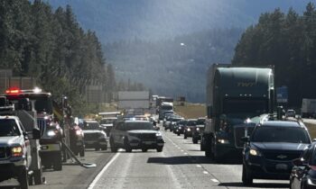 Crews making progress on brush fire along I-90 in Cle Elum, traffic still slow