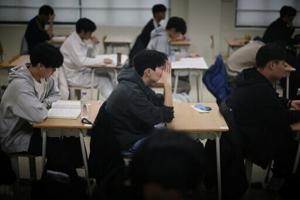 South Korea halts flights for college entry exam