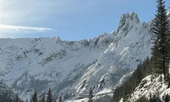 SR 20 North Cascades Highway closes due to weather