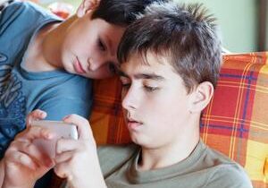 Social Media Draining Kids’ Ability To Concentrate, Study Argues